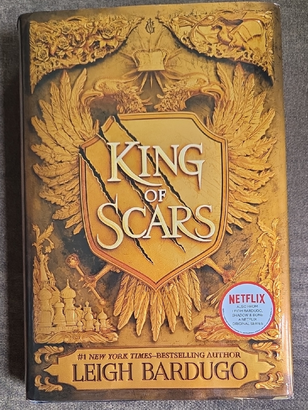 King of Scars by Leigh Bardugo - Gold And Black Hardcover